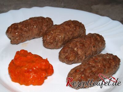 Cevapcici mit Ajvar
