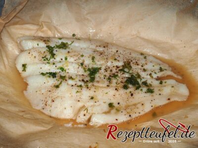 Das fertige Heilbuttfilet im Backpapier