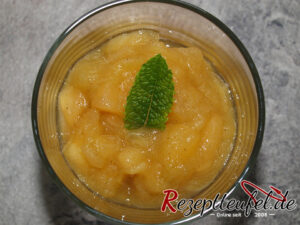 Karamellisiertes Apfel-Rhabarber-Kompott von oben