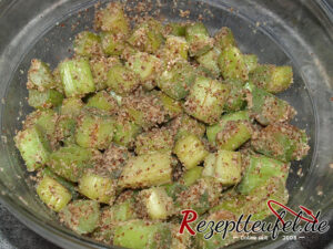 Der Rhabarber mit den gemahlenen Mandeln