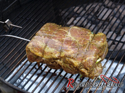 Der Schichtbraten auf dem Grill