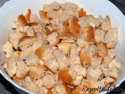 Die in Stücke zerupften Brötchen