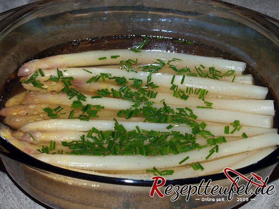 Fränkischer Spargelsalat mit ganzen Spargelstangen
