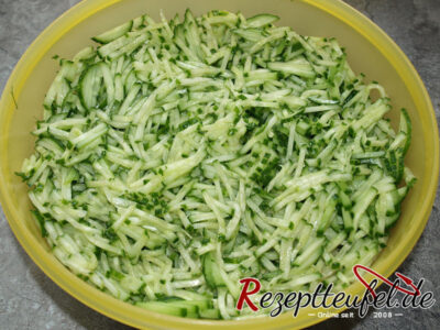 Die über den Hobel gestiftelten Einmachgurken