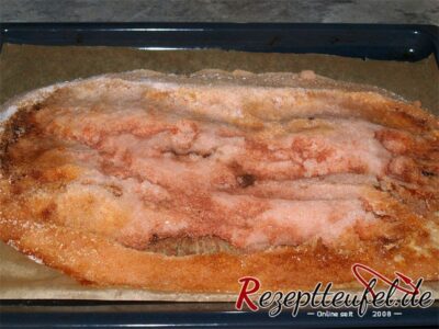 Das Salzbett ergibt nach dem Garen vom Fleisch einen verkrusteten Klumpen