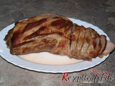 Salzbraten in Scheiben schneiden