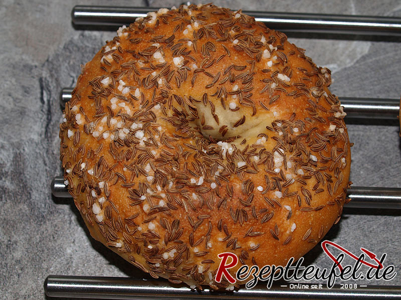 Der perfekte Salzkuchen mit einem Loch das wie ein Bauchnabel ausschaut