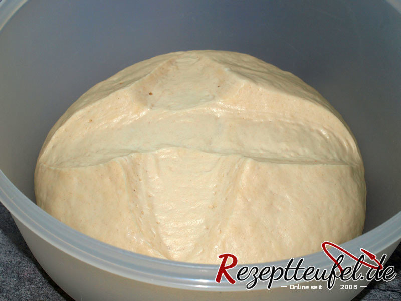 Der Teig ist das erste Mal aufgegangen