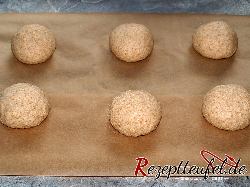 Teigkugeln von je 82 Gramm