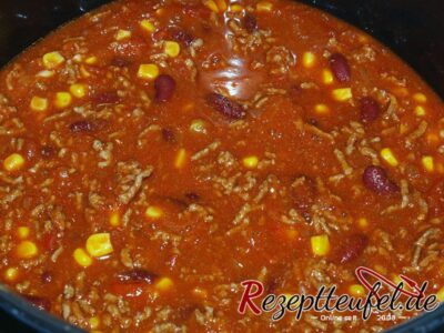 Chili con Carne im Topf, noch nicht komplett durchgegart