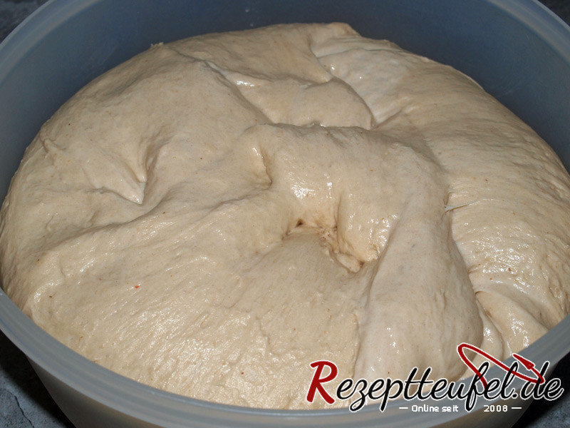 Der Teig ist nach dem 1. zusammenkneten wieder gegangen