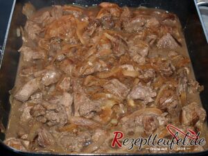 Alle Zutaten müssen jetzt zusammen köcheln