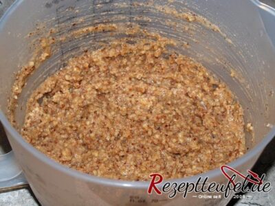Die Nussfüllung für den Stollen