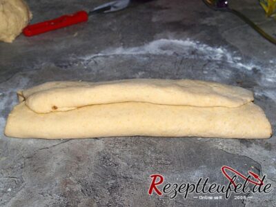 Das zweite Drittel zur Hälfte über das erste Drittel schlagen