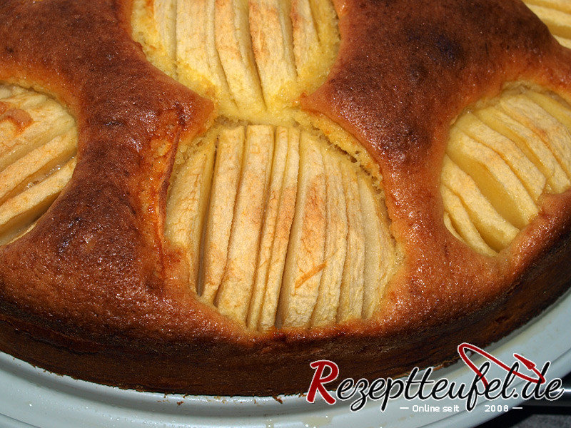 Apfelkuchen vor dem Aprikotieren
