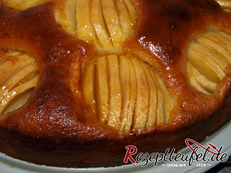 Apfelkuchen nach dem Aprikotieren