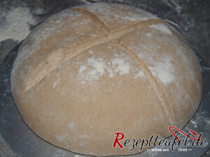 Teig mit dem kreuzförmigen Schnitt