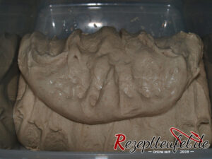 Gegangenen Teig von oben und unten falten