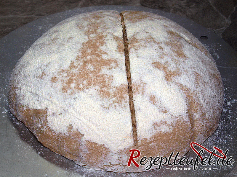 Der Teig wird eingeschnitten