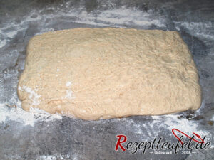 Teig zu einem Rechteck formen