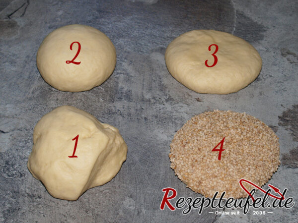 Brötchen formen (1. Teigstück - 2. Kugel - 3. flachgedrückte Kugel - 4. mit Sesam)