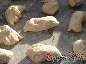 Teigstücke von je ca. 110 g