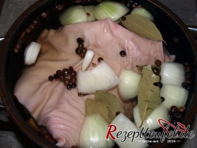 Die Zutaten im Topf vor dem Kochen