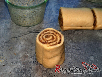 Teigstück von ca. 7,5 cm aufstellen