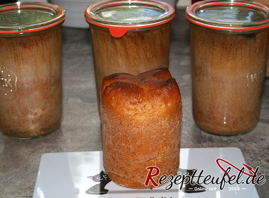 Frisch aus dem Glas, das Weizenmischbrot im Glas eingeweckt