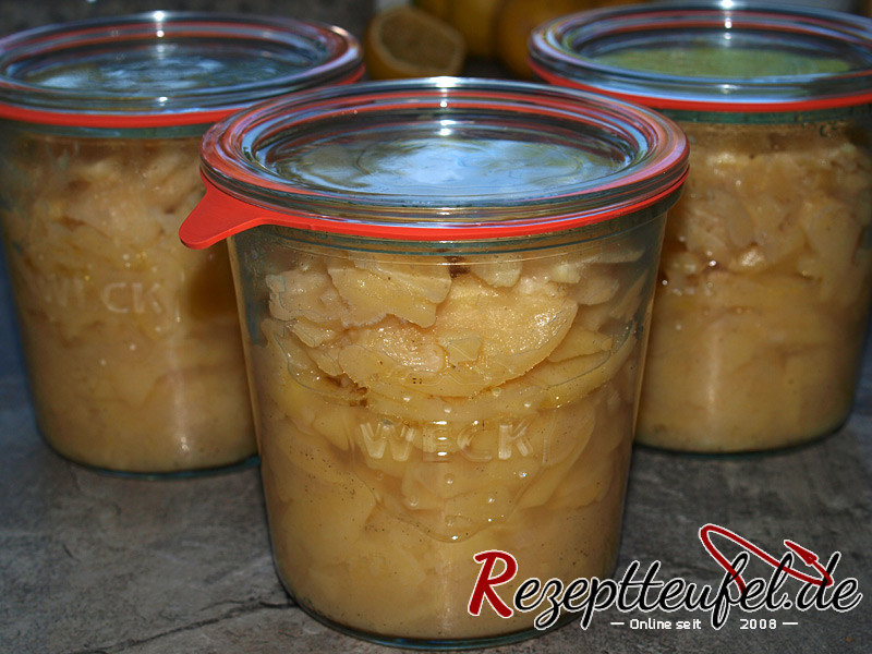 Eingemachter Kartoffelsalat mit Brühe