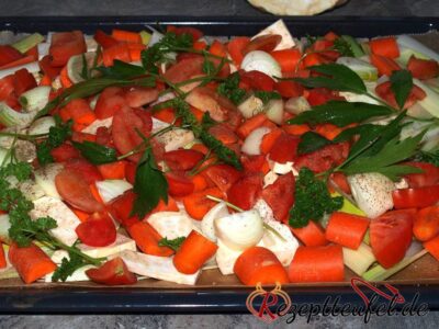 Rohes Gemüse auf dem Backblech