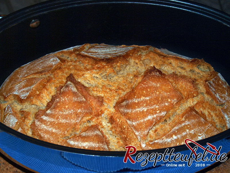 Das Brot ist frisch aus dem Ofen gekommen