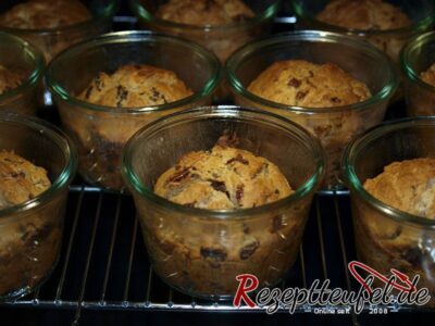 Die Stollen werden hell gebacken