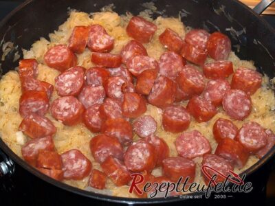 Die Mettenden kommen zu dem Sauerkraut