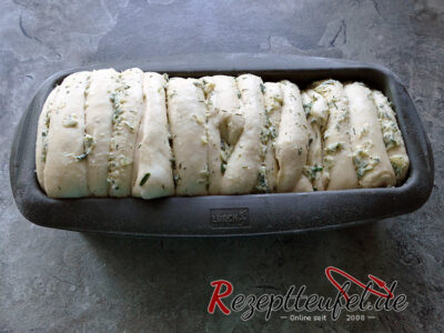 Der Teig ist aufgegangen und kann in den Backofen geschoben werden