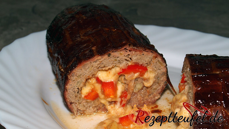 Bacon Bomb mit Käse und Paprika