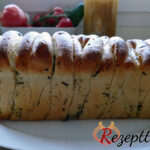 Faltenbrot mit Kräuterbutter