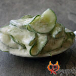 Gurkensalat in Sahnedressing