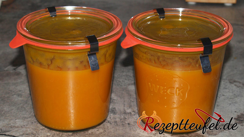 Eingekochte Kürbiscremesuppe