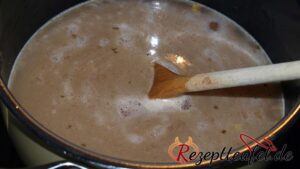 Die Brühe hinzufügen