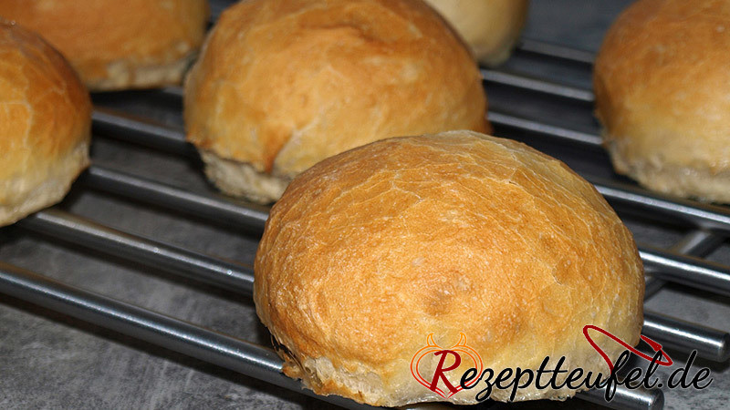 Nassgebackene Brötchen