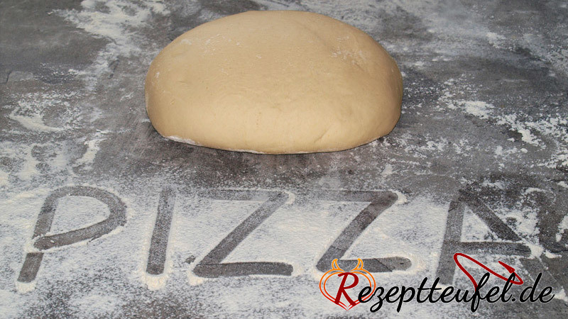 Pizzateig für knusprige Pizzaböden
