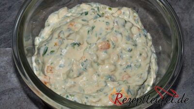 Remoulade in einer kleinen Schüssel