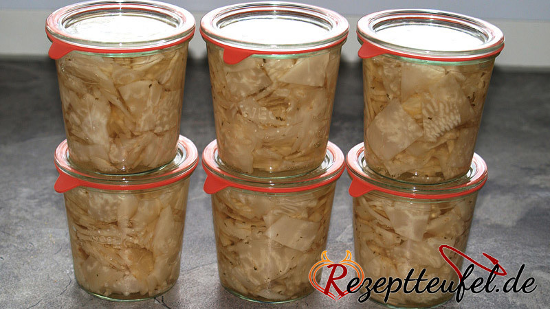 Selleriesalat in Gläsern eingekocht