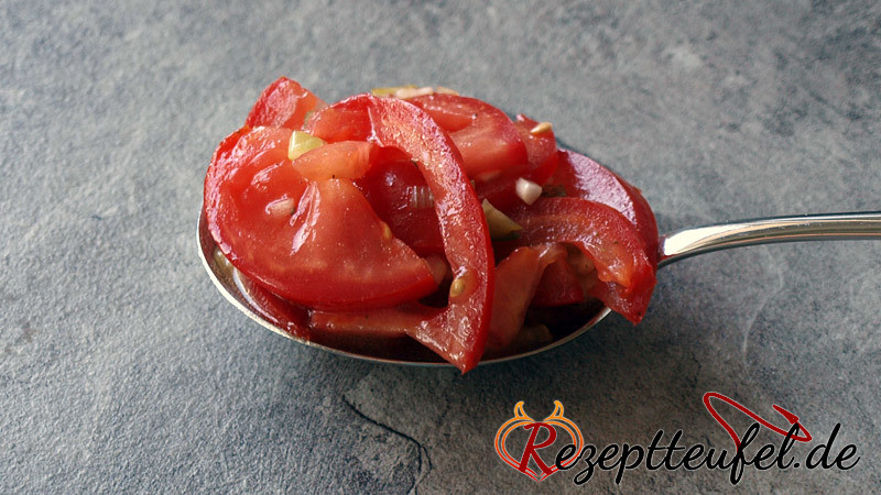 Tomatensalat mit Essiggurke