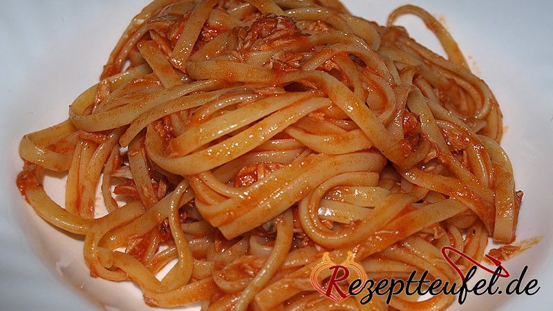 Tomatensoße mit Thunfisch (aus Grundrezept Tomatensoße)