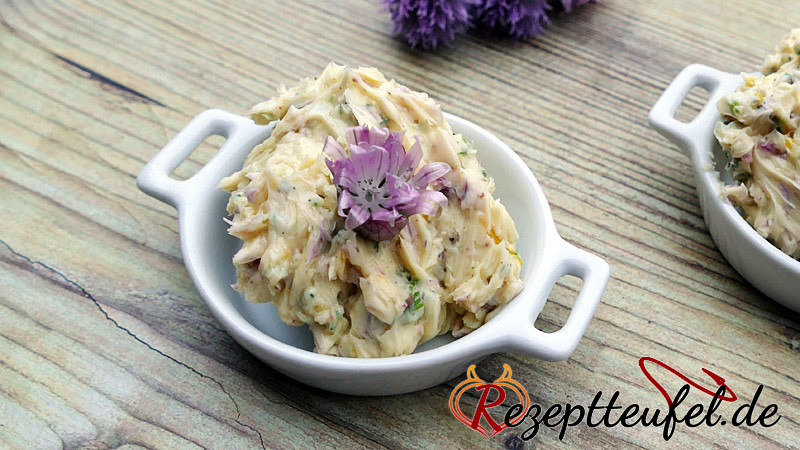Schnittlauchblütenbutter Schnittlauchblütenbutter