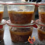 Zwiebelfleisch vom Schwein im Glas